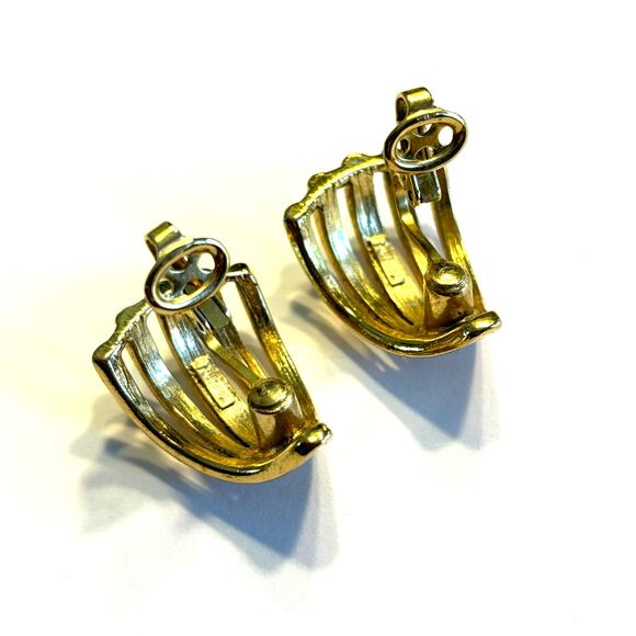 Vintage Trifari clip on earrings chunky goldtone faux hoops mod 1980s look - Picture 5 of 6